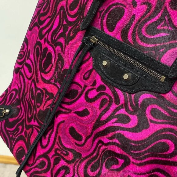 BALENCIAGA   
Magenta and Black Calf Hair and Suede Tote Bag - Picture 14 of 16